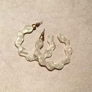 Pearlescent Hoop Earrings 💕